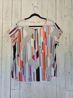 Van Heusen Geometric Print Short Sleeve Blouse Crochet Shoulder Detail Size XL